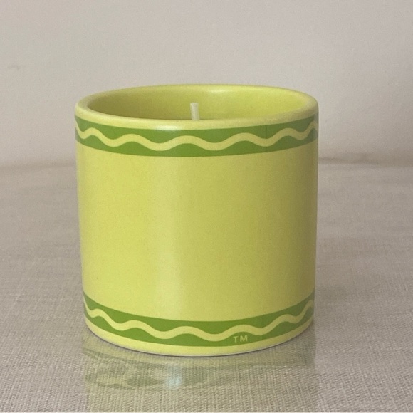 Crayola Fresh Bamboo Scent “Keep Moving Forward”6.3-oz. Candle Jar- Citron - Picture 4 of 7